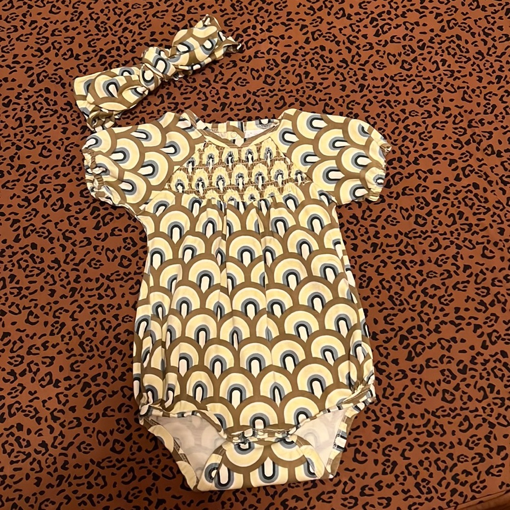 Kate Quinn 12-18 Scallop Onesie & Mama Headband Bow Set